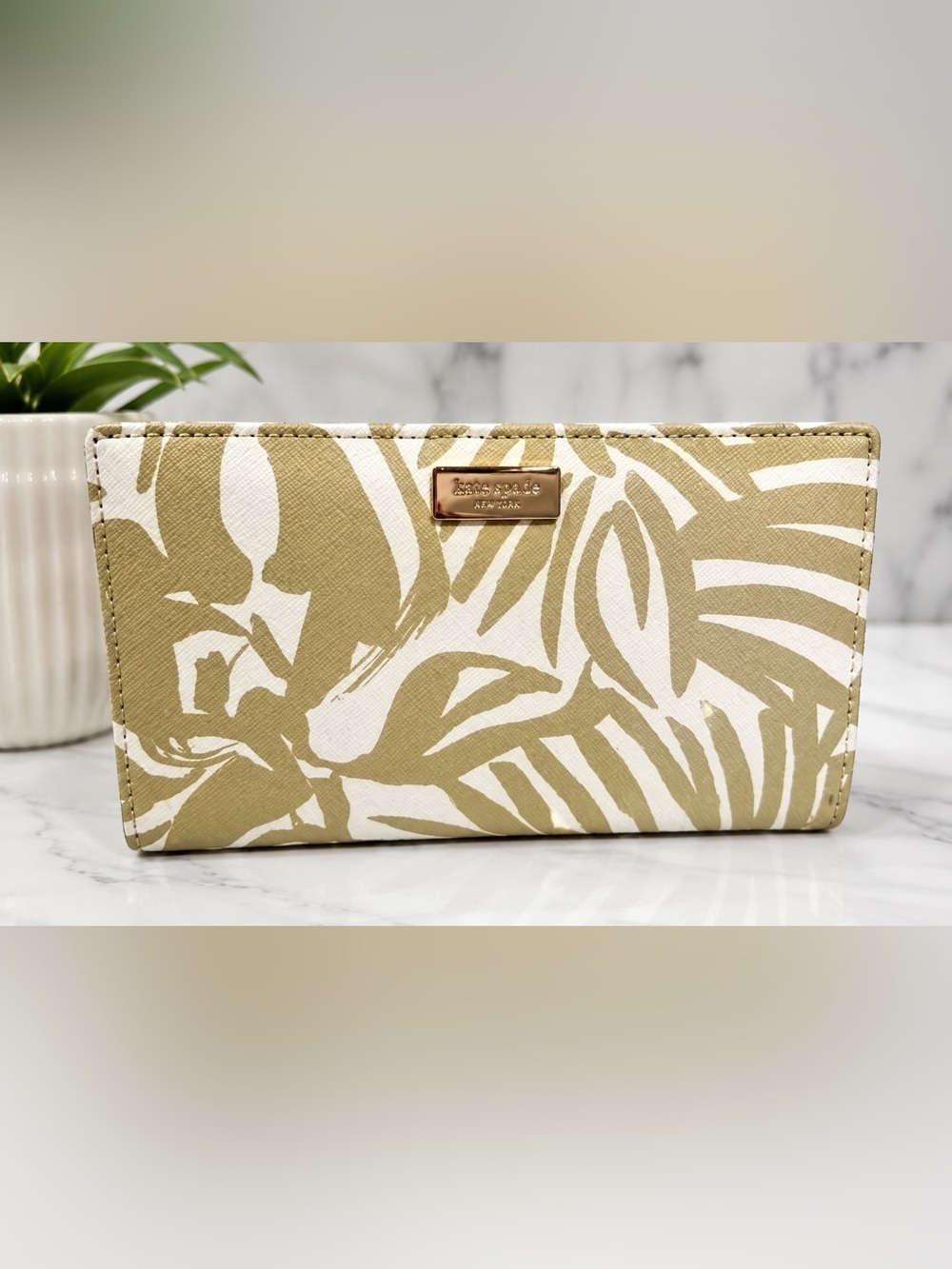 Kate Spade New York Stacy Palm Print Wallet Beige White Tropical Zip Wallet